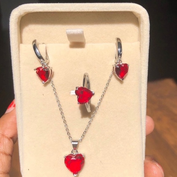 Gorgeous 1.5ct ruby heart crystal 925 stamped set - Picture 9 of 11